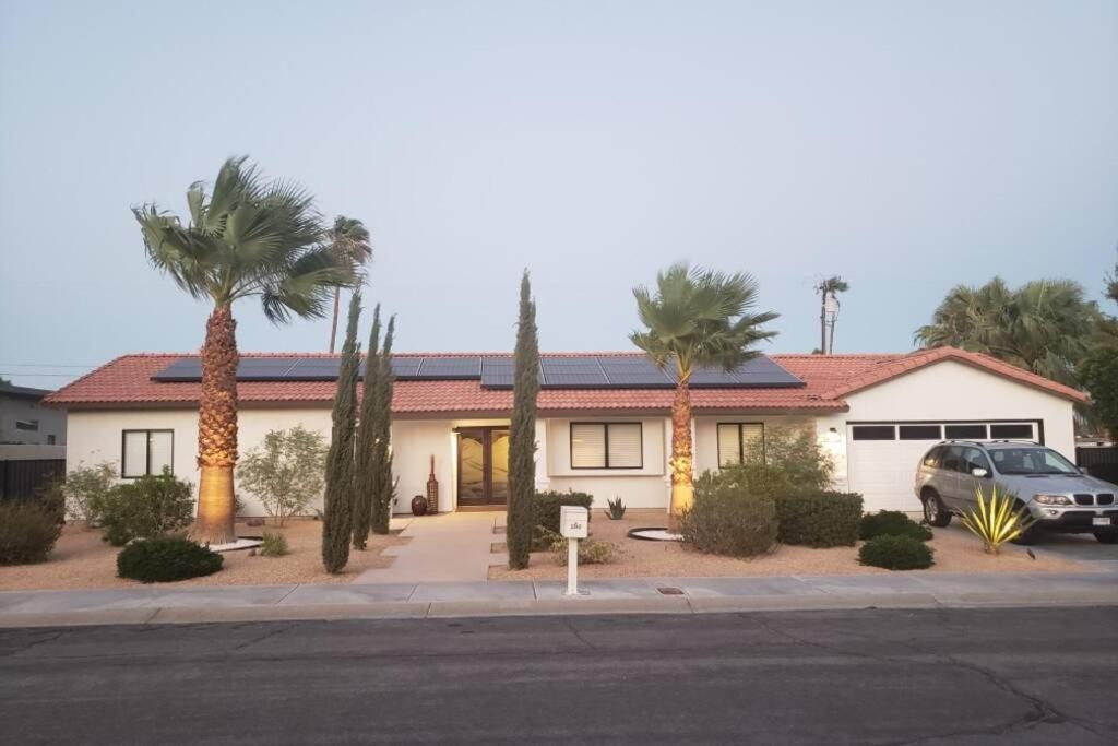 Beautiful Palm Springs Home large private yard Exterior foto