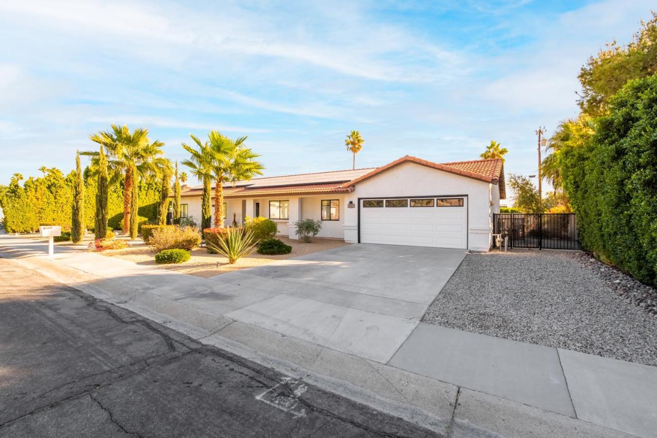 Beautiful Palm Springs Home large private yard Exterior foto