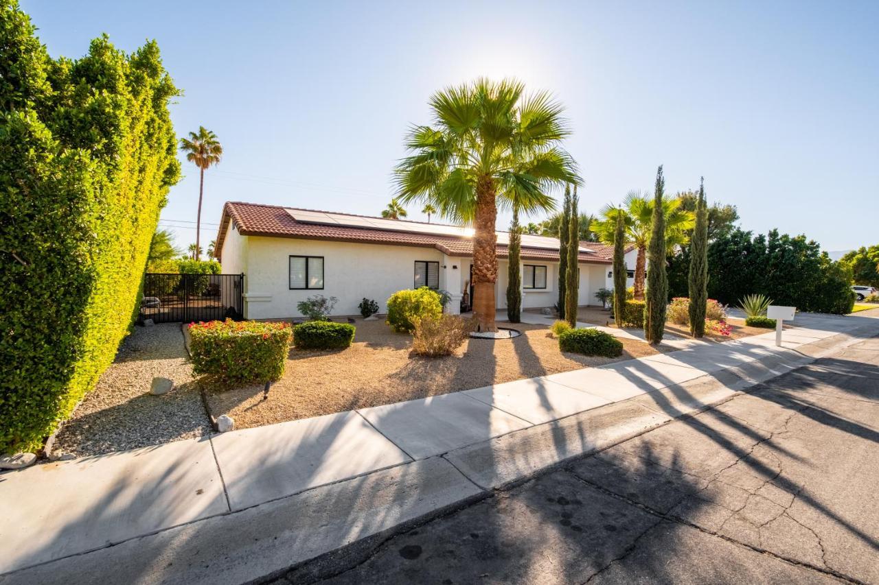 Beautiful Palm Springs Home large private yard Exterior foto